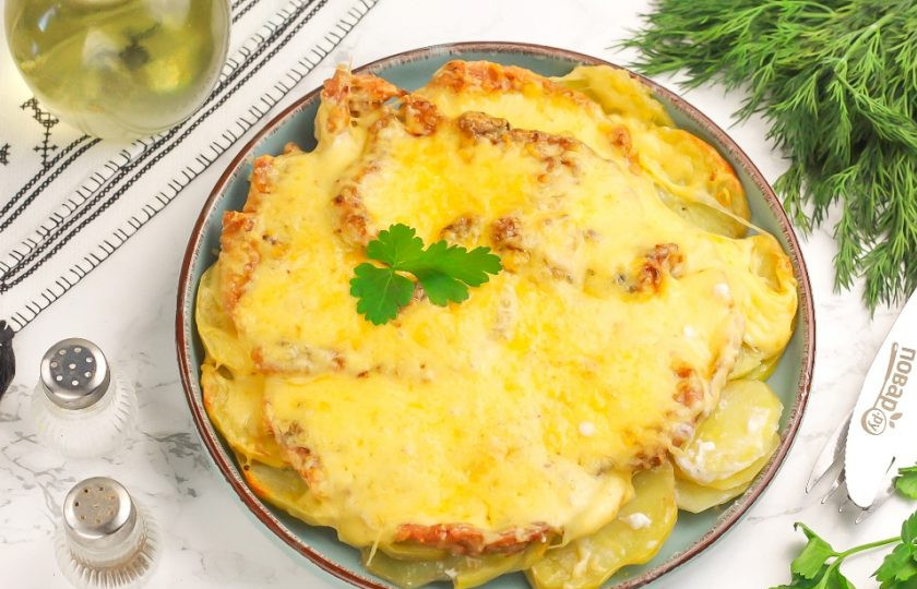 1. Этап. Мясо по-французски в аэрогриле: Аккуратно выложите приготовленное мясо по-французски из аэрогриля на тарелку и подайте к столу горячим с различными соусами, напитками. Приятного вам аппетита!