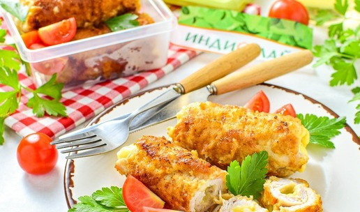 1. Этап. Мясные рулеты для перекуса: Рулетики из мяса индейки очень вкусные как в горячем виде, так и в холодном. Отличный вариант для семейного обеда или ужина.