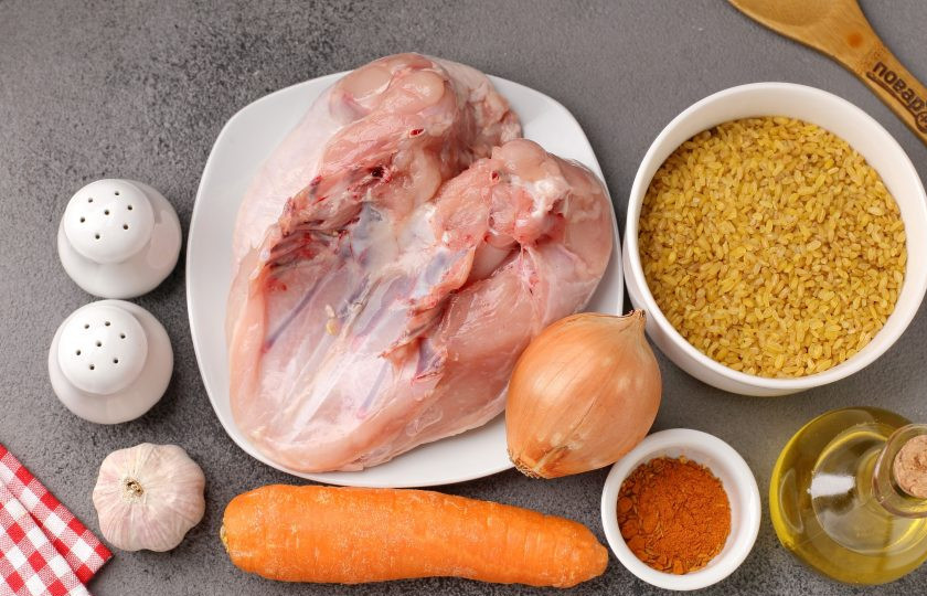 1. Этап. Плов из булгура с куриной грудкой: Подготовьте все ингредиенты.