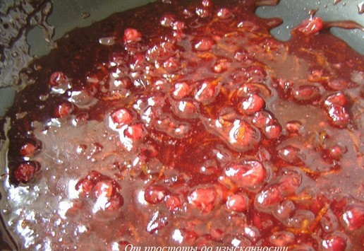 1. Этап. Блинчики с творогом, запеченные в сливках: Готовьте, помешивая, до легкого загустения.