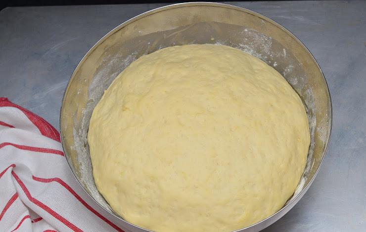 1. Этап. Пирожки с рыбой: 7. В конечном счете тесто должно хорошо подойти и увеличиться в объеме.