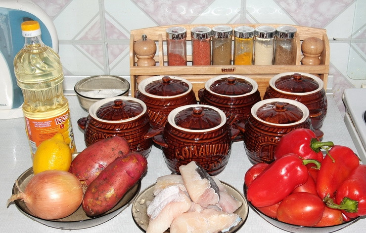 1. Этап. Уха в горшочках: Для начала нам необходимо приготовить все необходимые продукты и убедиться, что мы ничего не забыли. Весь перечень продуктов рассчитан на 6 горшочков объемом 400 мл.