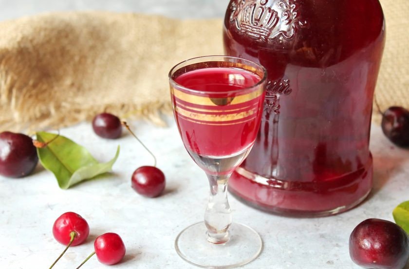 1. Этап. Настойка на косточках вишни: Приятного употребления!