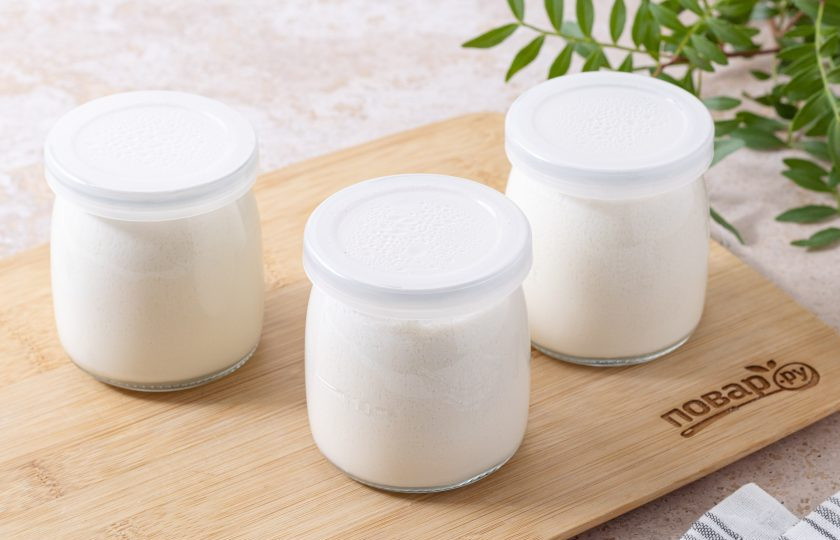 1. Этап. Йогурт на кокосовом молоке: После накройте баночки крышками и уберите в холодильник стабилизироваться еще на 5-6 часов.