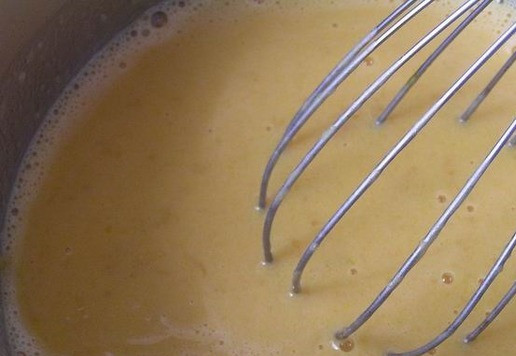 1. Этап. Абрикосовое мороженое с бадьяном: Перемешайте и остудите до комнатной температуры.