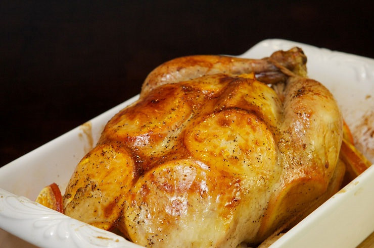 1. Этап. Курица под сладким соусом: 9. Вот и весь рецепт. Теперь курица под сладким соусом в домашних условиях отправляется в духовку и запекается до румяной корочки. В процессе можно подливать соус на спинку, чтобы птица была сочнее и вкуснее.