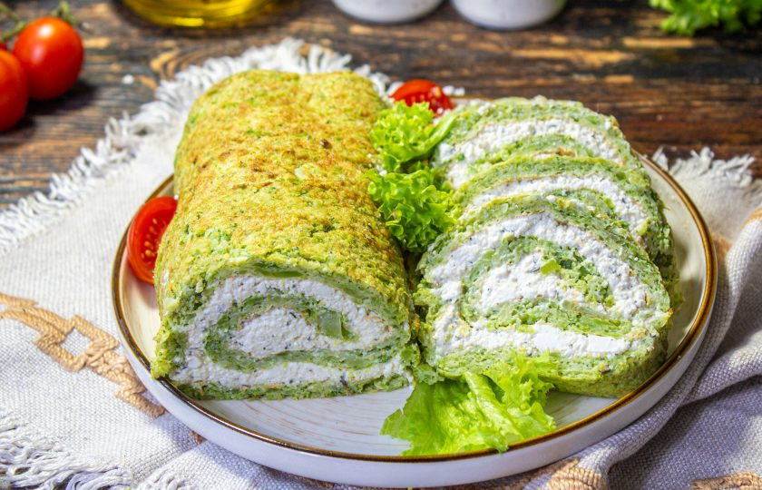 1. Этап. Рулет из брокколи с творожным сыром: Достаньте охлажденный рулет, нарежьте на кусочки и подавайте к столу. Приятного аппетита!