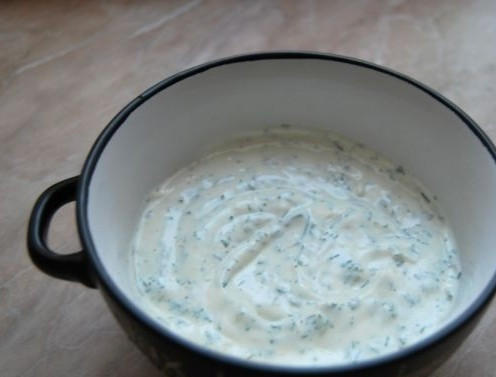 1. Этап. Семга запеченная с картофелем: Хорошенько перемешиваем все ингредиенты и при необходимости разбавляем наш соус водой, если он получился слишком густой.