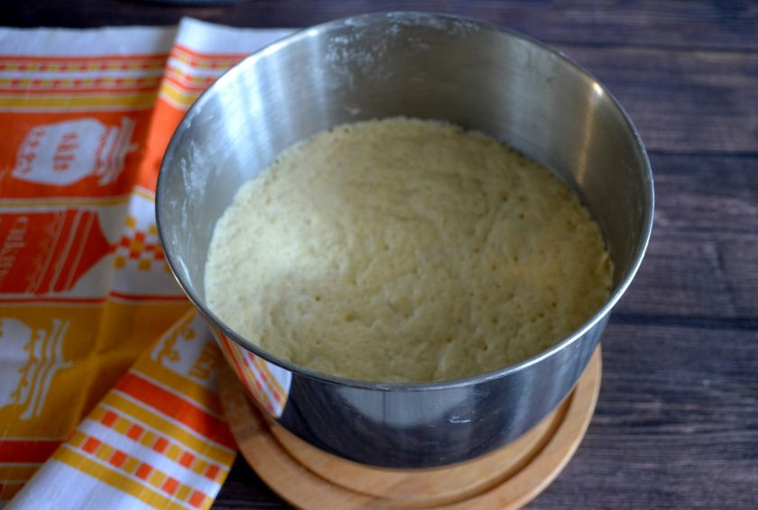 1. Этап. Кукурузный хлеб на дрожжах: Через 2 часа тесто должно удвоиться в объеме.