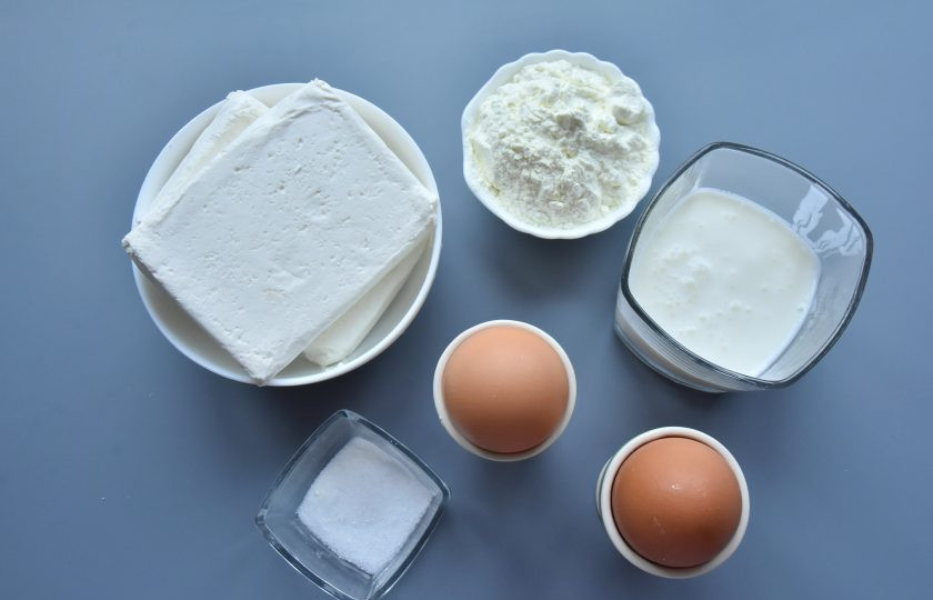 1. Этап. Протеиновые кексы: Подготовьте ингредиенты. Это базовый рецепт. Если желаете придать кексам определенный вкус, можно добавить в них какао, ягоды годжи, цедру или ваниль.