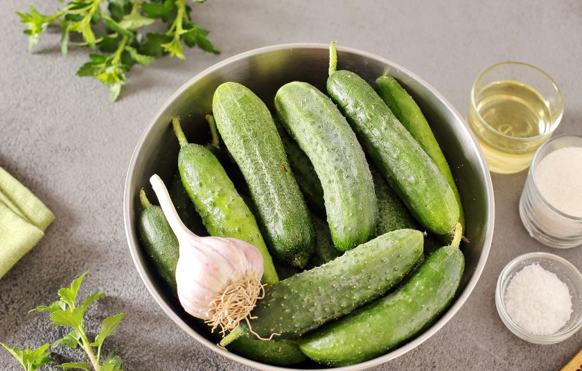 1. Этап. Огурцы по-польски дольками на зиму: Подготовьте все ингредиенты.