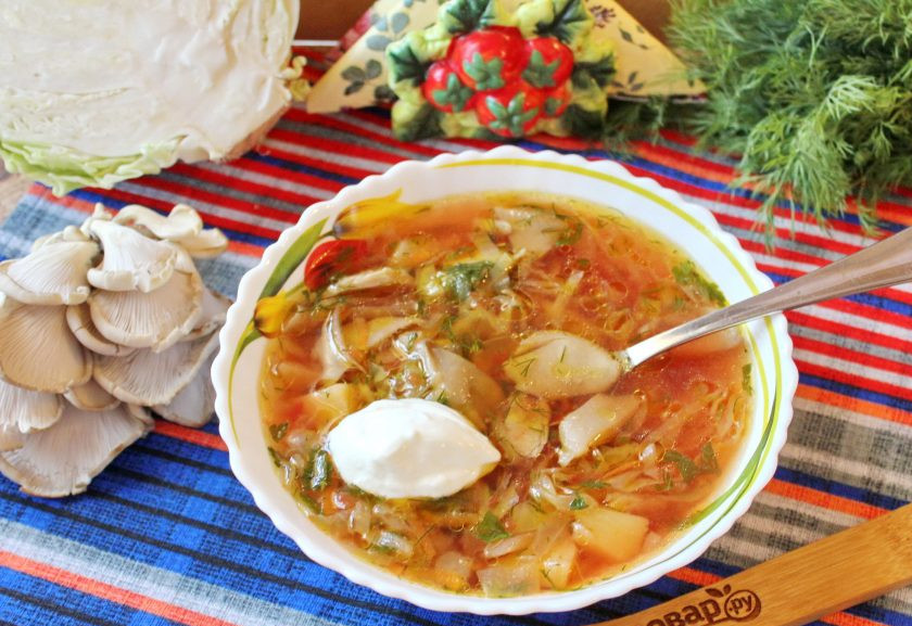 1. Этап. Борщ с вешенками: Борщ с вешенками готов. Подавайте к столу со сметаной.