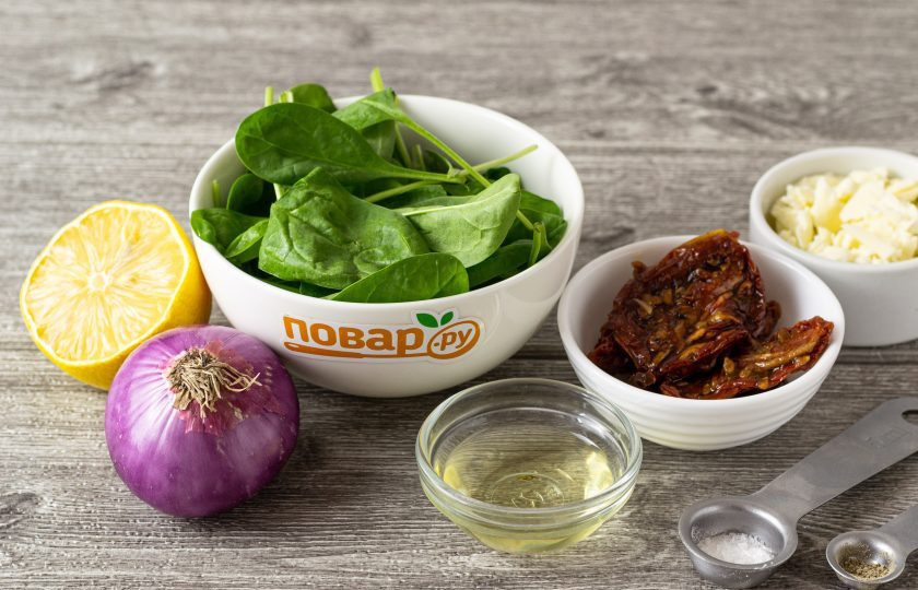 1. Этап. Салат с вялеными томатами: Подготовьте все ингредиенты.