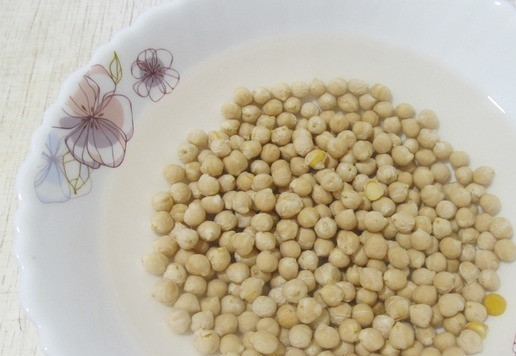 1. Этап. Паштет с нутом: Нут залить холодной водой и оставить на 8 часов (до 24 часов).