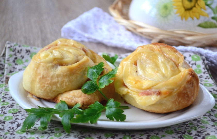 1. Этап. Закусочные булочки (классная идея!): Закусочные булочки с ветчиной и сыром готовы. Кушайте их с удовольствием!