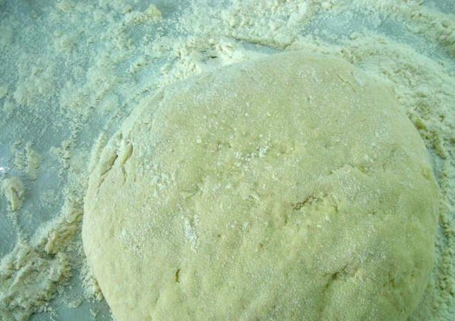 1. Этап. Баурсаки из кислого теста: А также муку с разрыхлителем и замесите тесто.