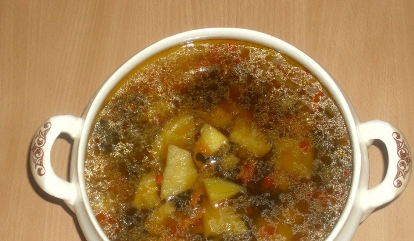 1. Этап. Постный грибной суп из сушеных грибов: 4. Осталось еще раз доведите суп до кипения, выключите огонь и дайте ему настояться еще полчаса. А потом суп можно уже подавать!