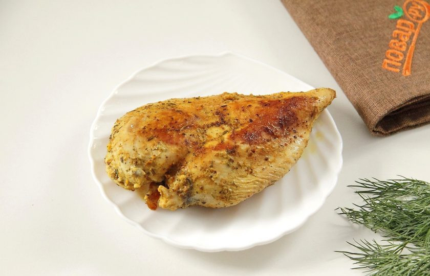 1. Этап. Новогодний салат Пятачок: Затем обжарьте с двух сторон на среднем огне под крышкой до румяной корочки.