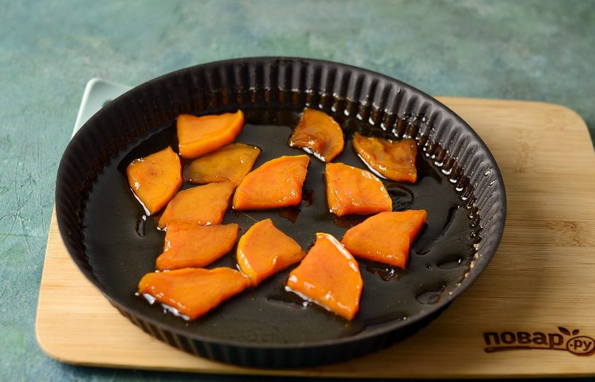 1. Этап. Кабак татлысы: Остудите и дайте настояться тыкве в сиропе около 1 часа.