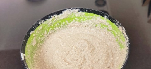 1. Этап. ПП Творожно-яблочные оладьи: Добавить муку.