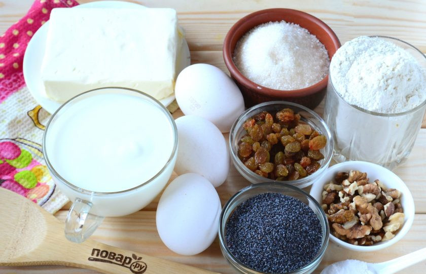 1. Этап. Торт Министерский: Подготовьте все необходимые ингредиенты. Изюм заранее залейте кипятком (примерно за 1 час), мак на ночь замочите в холодной воде.