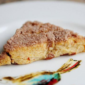 Сладкое пирожное с корицей