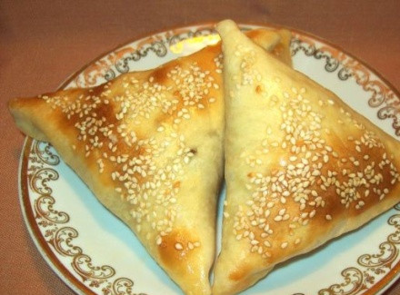 1. Этап. Тесто для самсы в духовке: 4. Запекаем в духовке при 180 градусах 30-40 минут. Посыпаем кунжутом и подаем!