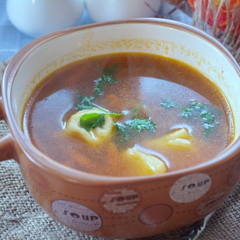 Борщ с пельменями