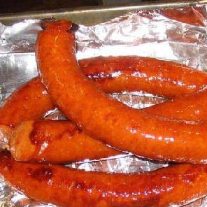 1. Этап. Жареная колбаса с картофелем: ...выкладываем колбаски со сковороды.