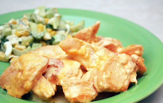 1. Этап. Курица в сливках: Когда сливки загустеют, выключаем огонь и подаем курицу с любым гарниром, полив его соусом. Приятного аппетита!