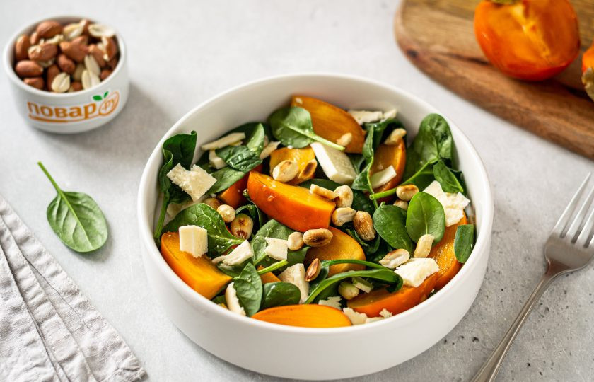 1. Этап. Салат с хурмой и шпинатом: Салат с хурмой и шпинатом готов, приятного аппетита!