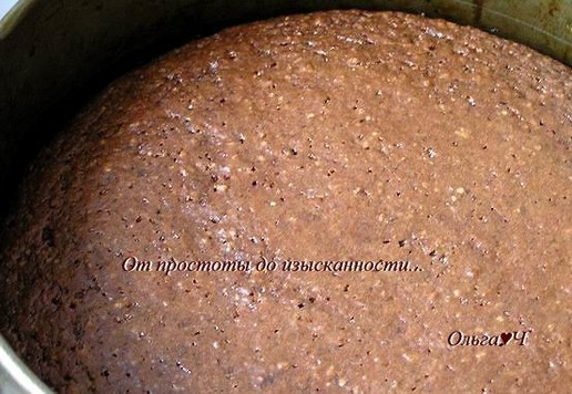 1. Этап. Шоколадный торт с ягодами: Готовый бисквит остудите.