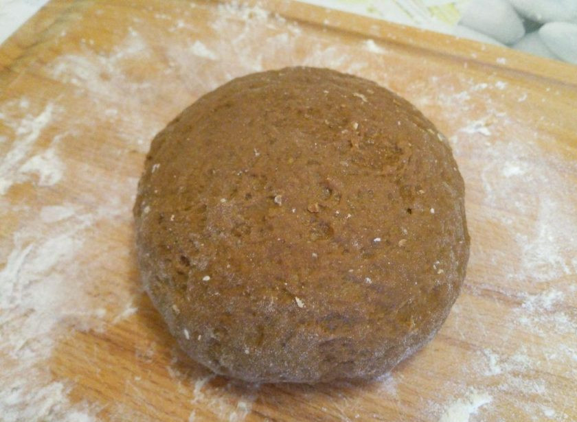 1. Этап. Постные кофейные пряники: Готовое тесто перестанет липнуть к рукам, но по-прежнему будет мягким.