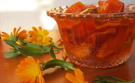 1. Этап. Варенье из айвы без воды: Раскладываем варенье по стерилизованным банкам и закрываем их крышками, а зимой, когда захочется чего-то сладенького, просто открываем баночку с вареньем и наслаждаемся его потрясающим вкусом. Приятного аппетита!