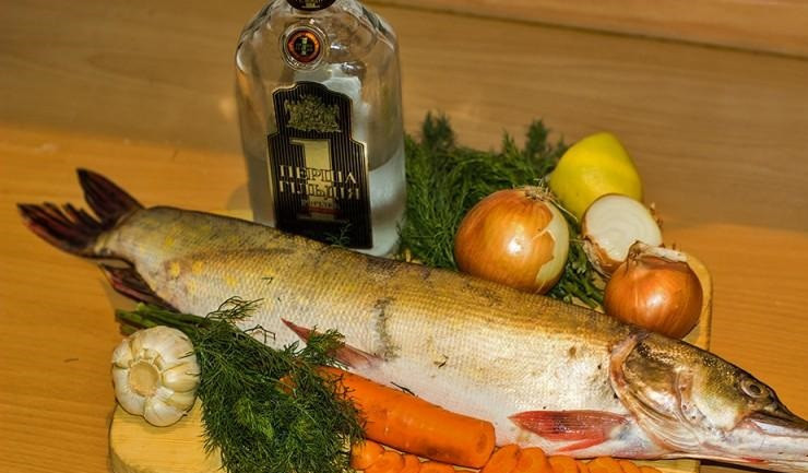 1. Этап. Рыбный суп из щуки: 1. Это упрощенный вариант, как сделать рыбный суп из щуки, так что набор требующихся ингредиентов довольно прост.