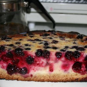 Торт со свежей смородиной