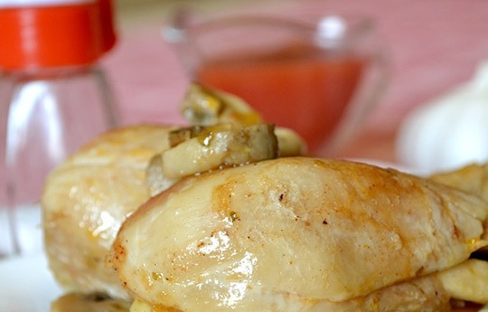 1. Этап. Куриные ножки, запеченные в мультиварке: 8. Аккуратно переложите ножки в тарелку и сразу подавайте к столу.