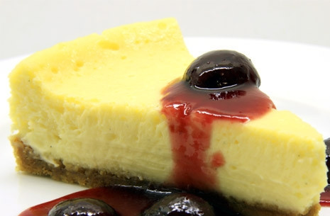 1. Этап. Чизкейк из печенья: Подавать пирог можно с любыми сладкими соусами, мороженым или вареньем.