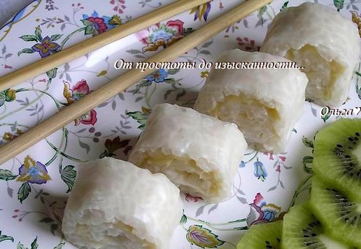 1. Этап. Десертные суши Кокос, банан и имбирь: Подавайте к столу в теплом или охлажденном виде.