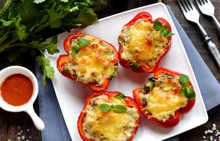 1. Этап. Жюльен в болгарском перце: Жюльен в перцах украсьте свежей зеленью, подайте на стол.