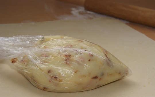 1. Этап. Равиоли с ветчиной: Очень удобно начинку выдавливать из полиэтиленового мешка.