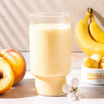 Смузи с персиком и бананом