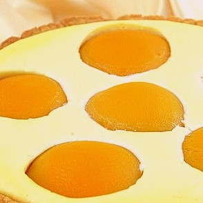 Творожный пирог с персиками