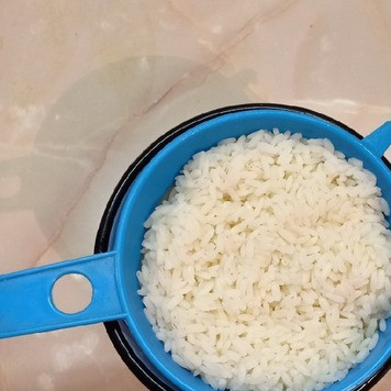 1. Этап. Кабачки, фаршированные рисом и тушенкой: *