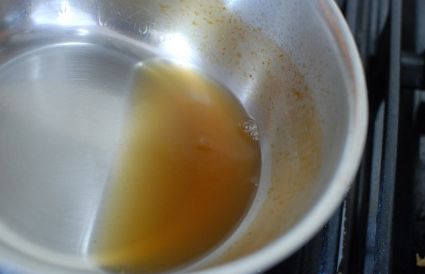 1. Этап. Тортеллини в сливочном соусе: Кипятим до тех пор, пока жидкости в кастрюльке останется около 1/4 стакана.