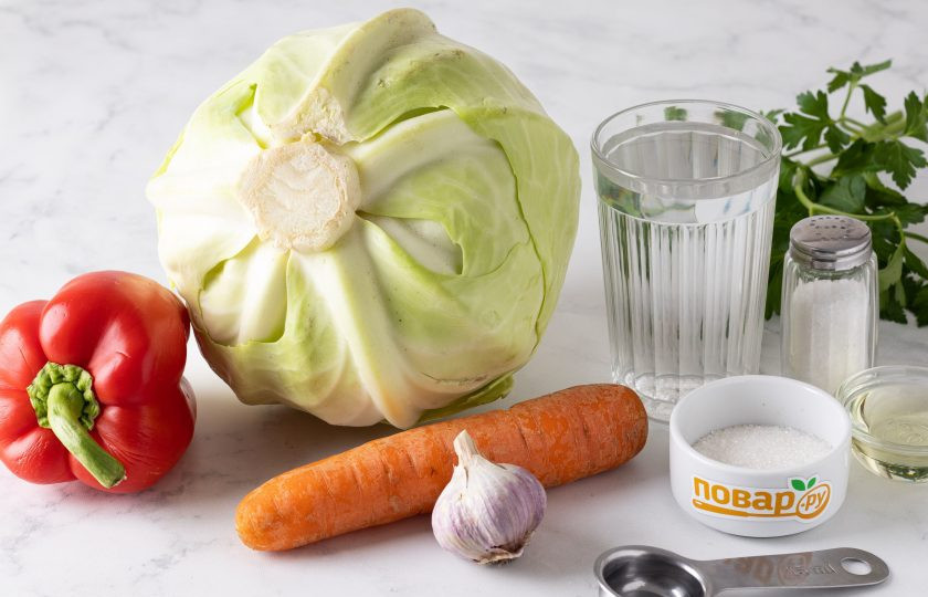 1. Этап. Маринованная капуста с красным перцем: Подготовьте все ингредиенты.