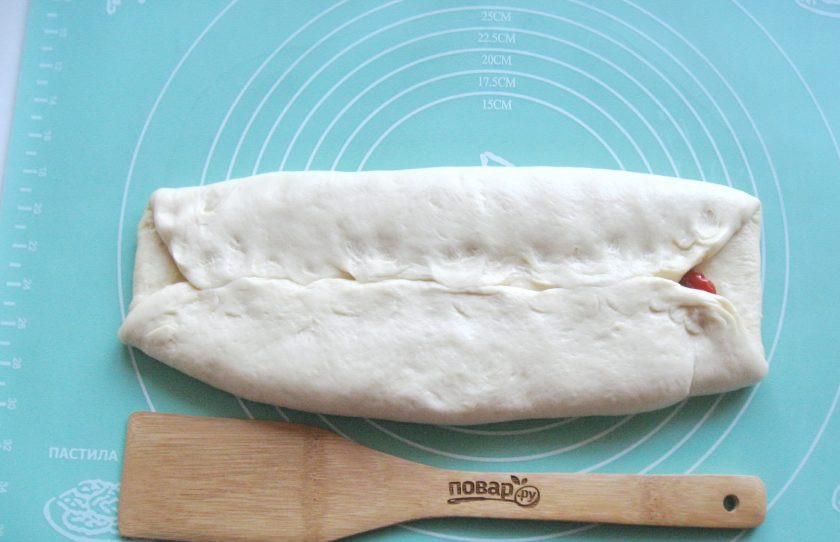 1. Этап. Хлеб с вялеными помидорами: Затем другой частью накройте пласт.