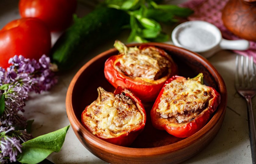 1. Этап. Фаршированные перцы в аэрогриле: Готовые фаршированные перцы подавайте к столу горячими.