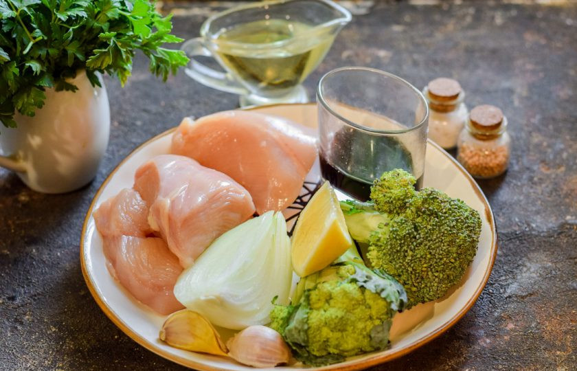 1. Этап. Курица по-шанхайски: Подготовьте ингредиенты.