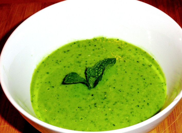 1. Этап. Гороховой суп: 5. Разлейте суп по тарелкам и украсьте листьями мяты. Приятного аппетита!